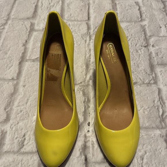 Coach Nala Patent Leather Yellow Bright Citrine Pumps Women’s Size 7.5 - Picture 2 of 10